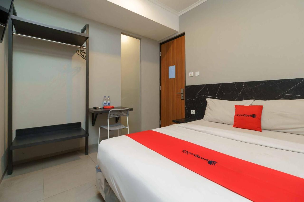 Wisma tamu Reddoorz Near Radio Dalam 3